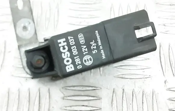 Volvo V50 Glow plug pre-heat relay 8692859