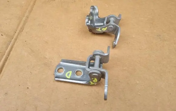 Toyota Auris E180 Rear door hinge set 