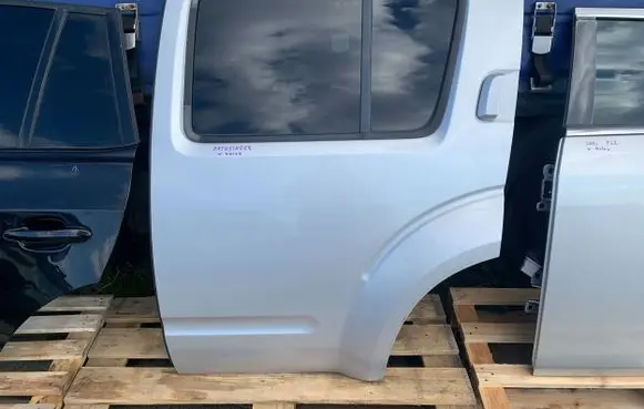Nissan Pathfinder R51 Rear door