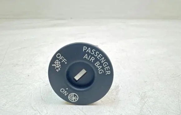 Nissan Qashqai Passenger airbag on/off switch 15X01SD