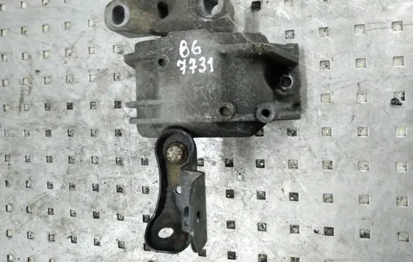 Volkswagen PASSAT B6 Engine mount bracket 1K0199262
