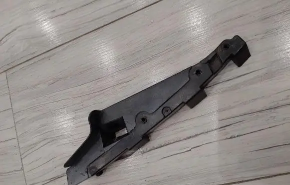 Front bumper mounting bracket