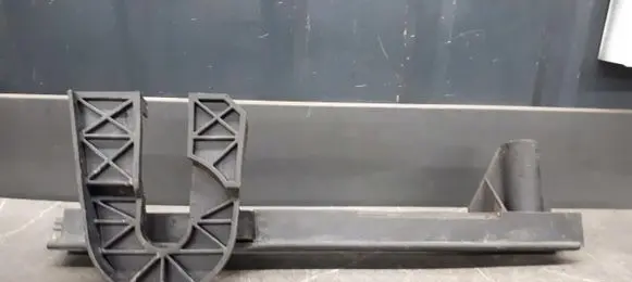 Renault Scenic I Door glass rail 7700410972