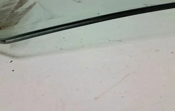 Volvo V70 Front door window glass four-door 