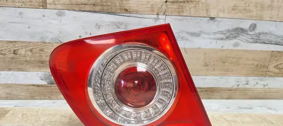 Volkswagen Jetta V Tailgate rear/tail lights 1KD945093