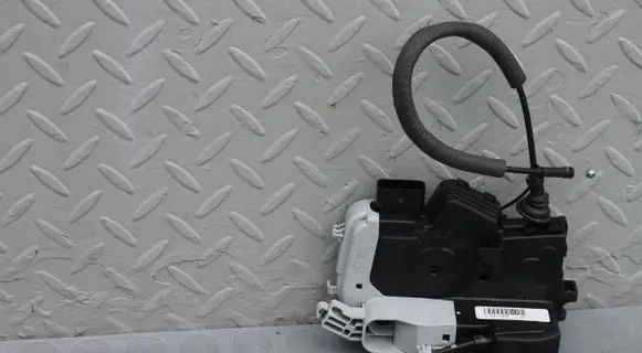 KIA Venga Front door lock 813201P040