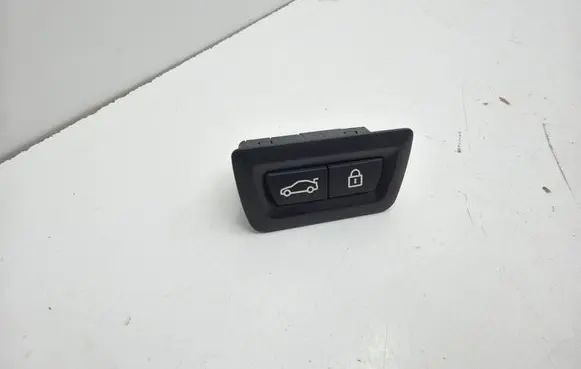 BMW 5 G30 G31 G38 Tailgate/boot open switch button 9275121
