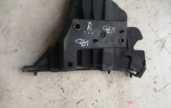 Volvo V70 Front bumper mounting bracket