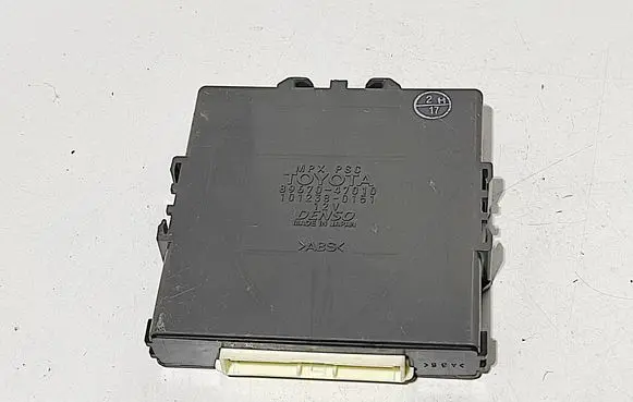 Toyota Prius (XW20) Power management control unit 8967047010 1012380151