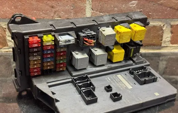 Mercedes-Benz Sprinter W906 Fuse module A9069003502 A9069024301 A9069014500
