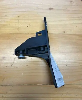 Audi A4 S4 B7 8E 8H Front bumper mounting bracket 8E0805363
