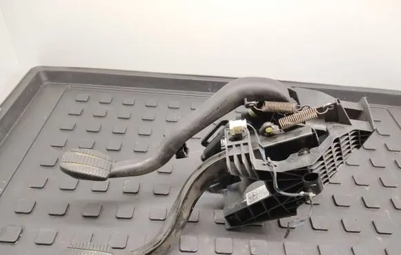 BMW 2 F45 Pedal assembly 19929610 6856592 81007131E