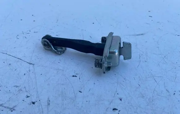 Mitsubishi Outlander Front door check strap stopper