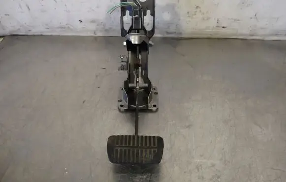 Subaru Impreza III Brake pedal 