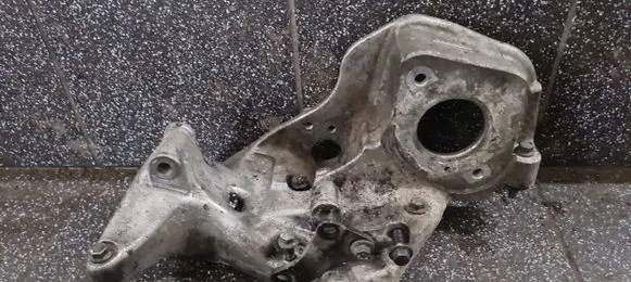 Volvo V70 Generator/alternator bracket 31401103