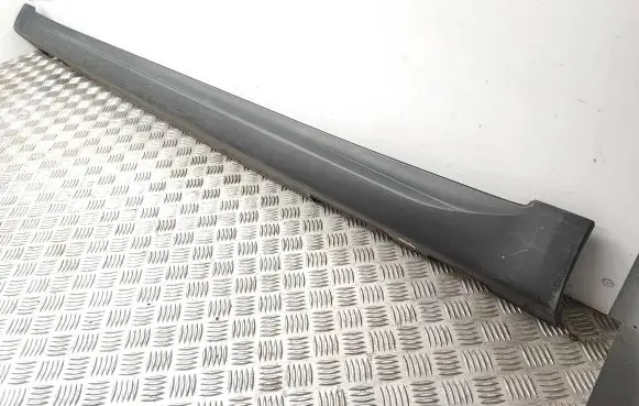 Toyota RAV 4 (XA40) Side skirt front trim 87753C4000