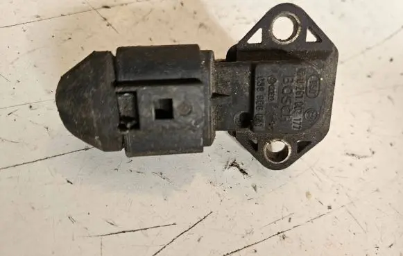 Audi A6 S6 C5 4B Air pressure sensor 0281002177 038906051