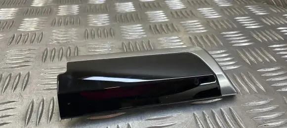 Dashboard glove box trim