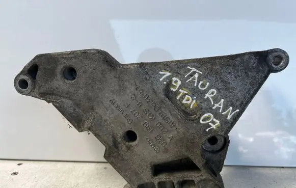 Volkswagen Touran I Engine mounting bracket 03G199207F V200KTS82