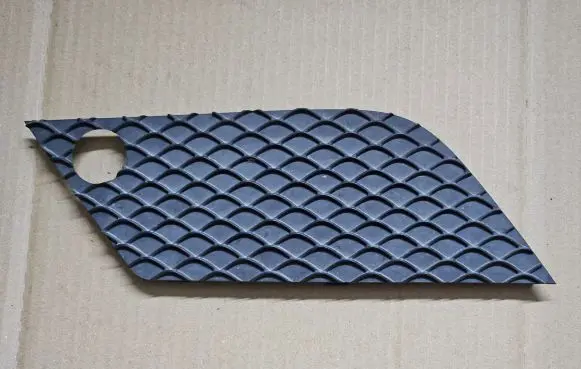 Front bumper splitter molding