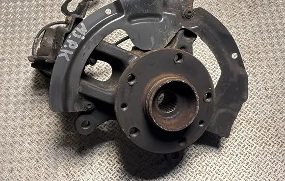 Front wheel hub