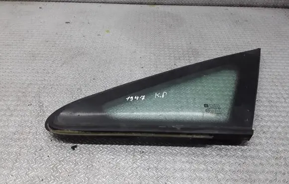 Opel Zafira B Front triangle window/glass 