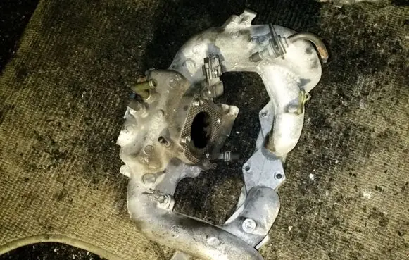 Suzuki Swift I Intake manifold
