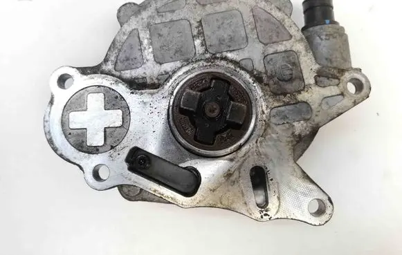 Volkswagen Jetta VI Vacuum pump 03L145100G
