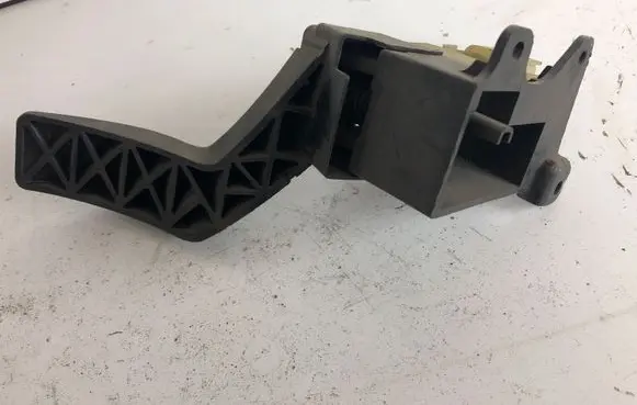 Ford Focus Accelerator throttle pedal 2M519F836AD