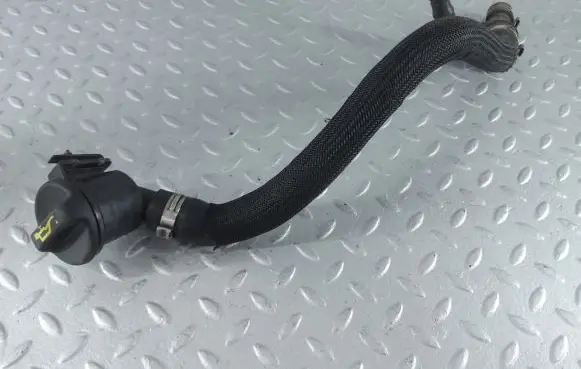 Citroen DS5 Oil fill pipe 1180T8