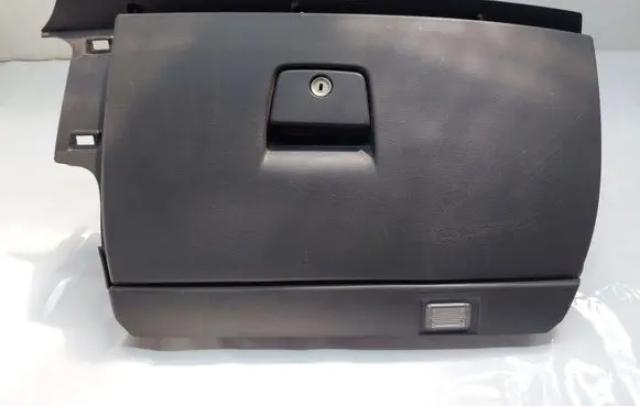 Volvo V50 Glove box 3865