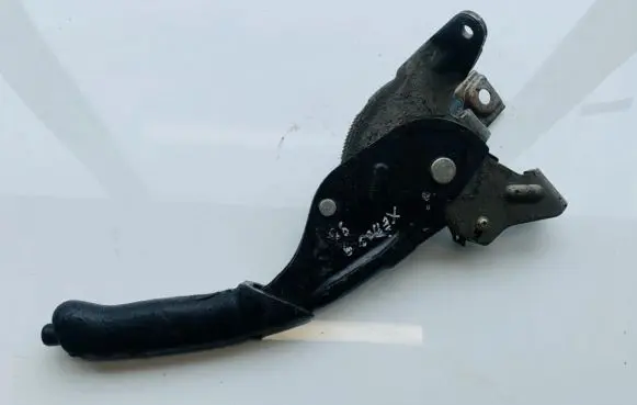 Handbrake/parking brake lever assembly
