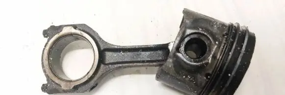 Ford Focus Piston with connecting rod 82l97