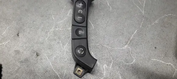 BMW 5 E39 Fuel pump relay 8352231