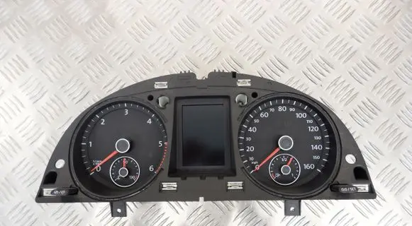Volkswagen PASSAT B7 Speedometer (instrument cluster) 3AA920970J