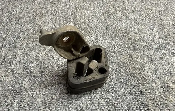 Muffler mount bracket/holder