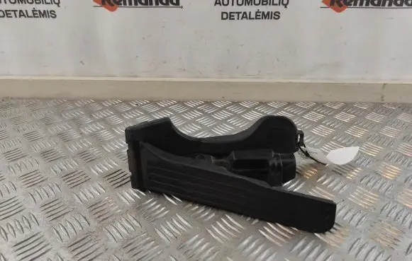 Volkswagen Touran I Accelerator throttle pedal 1T1721503H
