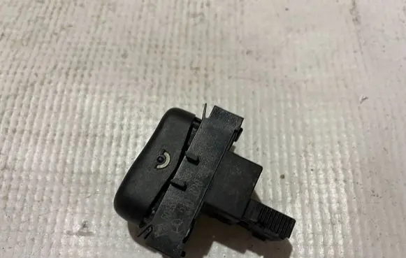 Mercedes-Benz E W210 Headlight wiper switch 2108202210 A2108202210