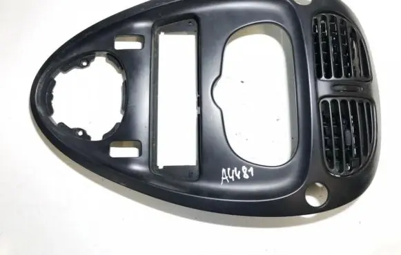Citroen Xsara Picasso Dash center air vent grill 9631315877