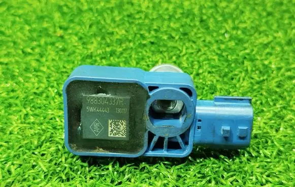 Renault Trafic III (X82) Airbag deployment crash/impact sensor 988304337R 5WK44443 130117