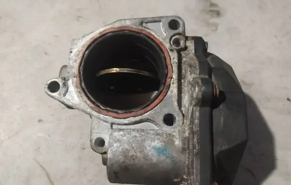 Volkswagen Touran I Throttle valve 03G128063A