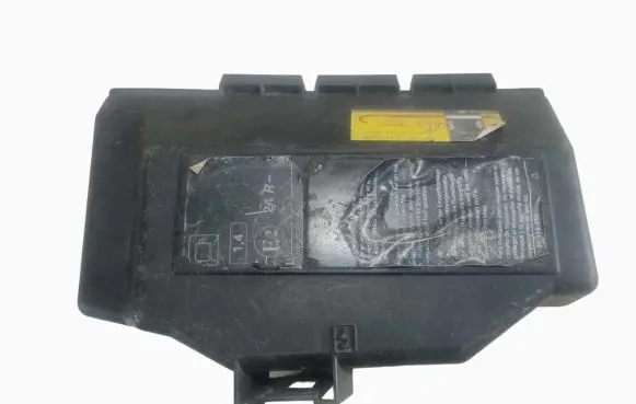 Renault Megane IV Fuse box cover 7703297190