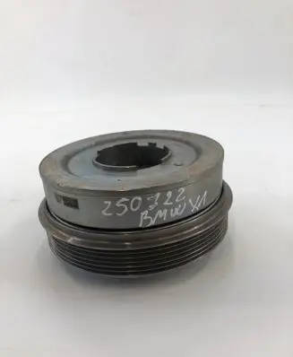 BMW X1 U11 Crankshaft pulley 8472228