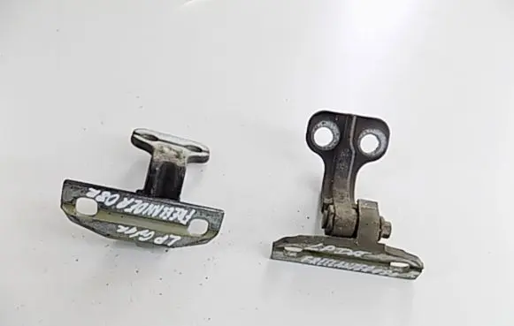 Land Rover Freelander 2 - LR2 Front door hinge set 