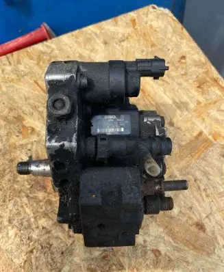 Renault Megane II Fuel injection high pressure pump 8200456693 0445010075
