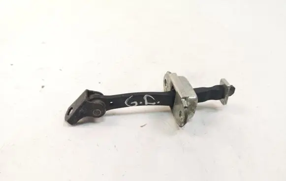 Nissan Qashqai Rear door check strap stopper