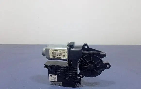 Volkswagen Polo IV 9N3 Front door window regulator with motor 6Y2959802A