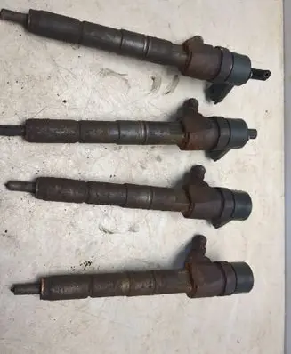 Opel Insignia A Fuel injectors set 0445110327