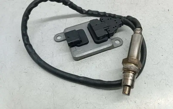 Mercedes-Benz Vito Viano W447 Lambda probe sensor A0009059703 5WK96682E 0009059703