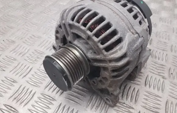 Volkswagen Jetta VI Generator/alternator 03L903023